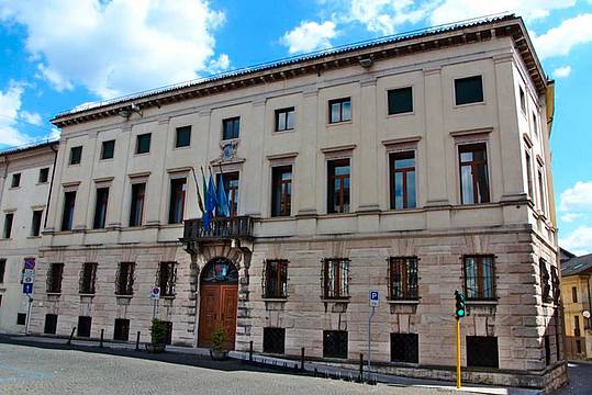 Palazzo Piloni, sede dell'Amministrazione Provinciale di Belluno Palazzo Piloni, sede dell'Amministrazione Provinciale di Belluno