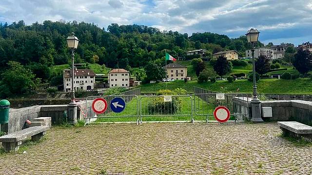 ll pontet a Borgo Piave - dalla struttura si stanno staccando sassi pericolosi per la sicurezza delle persone