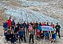 I protagonisti della campagna davanti a quel che resta del ghiacciaio