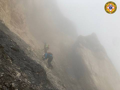 soccorritori verso la cima della Tofana di Mezzo 2