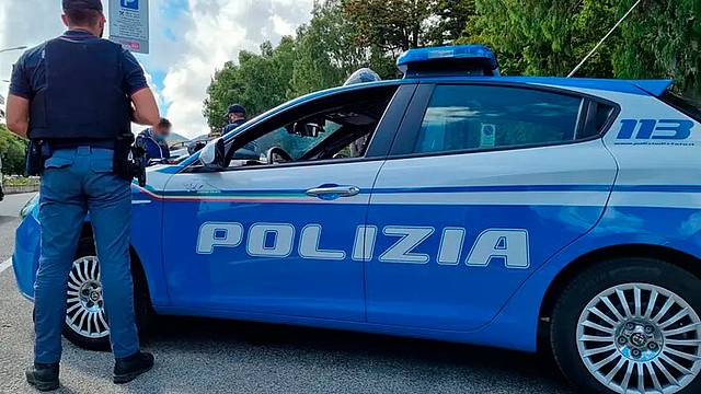 Una volante della polizia utilizzata per fare i controlli ad alto impatto