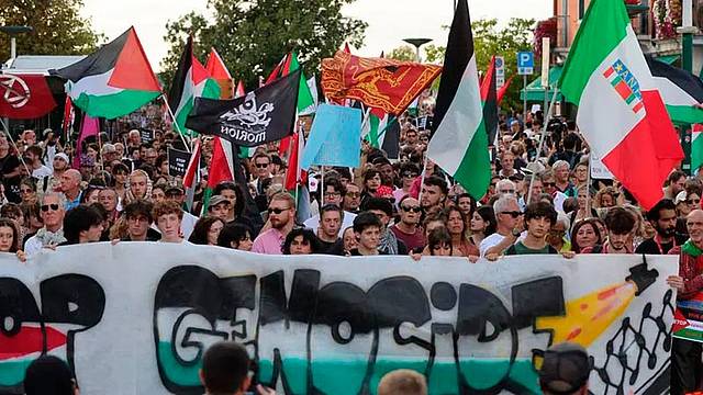 La manifestazione dei ProPal alla Mostra del Cinema di Venezia