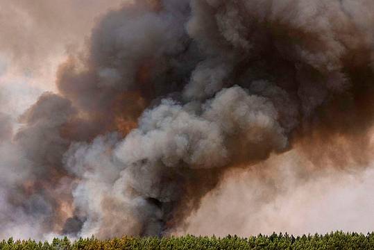Francia, emergenza nella Gironda devastanti incendi nel Bacino di Arcachon tra Le Porge, Lacanau e Saumos (Ipa)