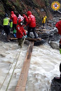  immagini dell'evacuazione di oggi a Laveder di Gosaldo 1