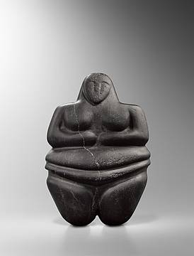 Figura steatopigia stante Arabia sud-occidentale IV millennio a.C. Basalto Londra, collezione privata
