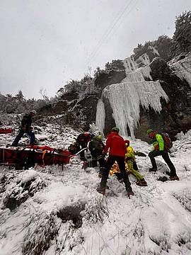 iceclimber precipitato a Perarolo 2 iceclimber precipitato a Perarolo 2