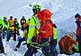 Le operazioni di salvataggio degli scialpinisti travolti dalla valanga - foto Soccorso alpino