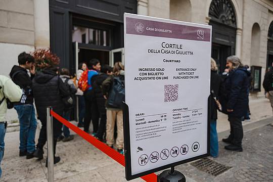 A-Verona-la-“rivoluzione”-del-sistema-di-accesso-e-visita-del-Cortile-e-della-Casa-di-Giulietta A-Verona-la-“rivoluzione”-del-sistema-di-accesso-e-visita-del-Cortile-e-della-Casa-di-Giulietta