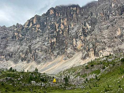 in Val Civetta, sul sentiero tra il Col Negro e il Rifugio Tissi in Val Civetta, sul sentiero tra il Col Negro e il Rifugio Tissi