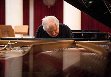 Il pianista russo Grigory Sokolov