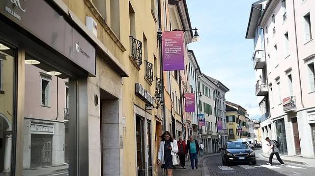 Nei paesi protagonisti dell’evento che si svolgerà dal 5 all’8 giugno sventolano i simboli del festival
