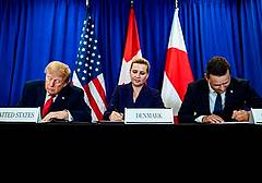 La firma dell'accordo sulla Groenlandia - (Ipa) La firma dell'accordo sulla Groenlandia - (Ipa)