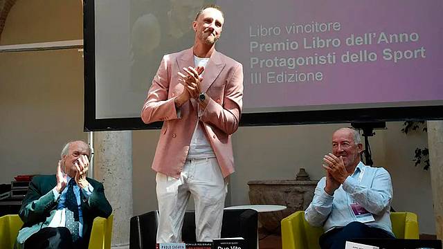 Achille Polonara al ritiro del premio protagonisti dello sport Achille Polonara al ritiro del premio protagonisti dello sport
