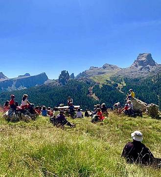 CortinaTeatro tra i boschi di Fiames CortinaTeatro tra i boschi di Fiames