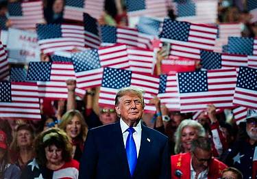 Trump, comizio show di due ore a Dallas - 5mila dollari a ogni americano se i Repubblicani vincono i midterm. Trump, comizio show di due ore a Dallas - 5mila dollari a ogni americano se i Repubblicani vincono i midterm.