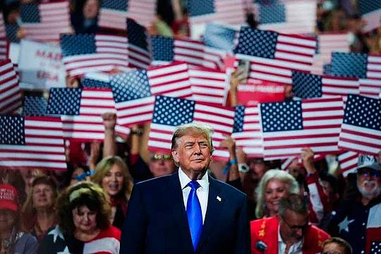 Trump, comizio show di due ore a Dallas - 5mila dollari a ogni americano se i Repubblicani vincono i midterm. Trump, comizio show di due ore a Dallas - 5mila dollari a ogni americano se i Repubblicani vincono i midterm.