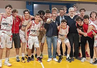 Il Valbelluna Under 19 in festa dopo il trionfo