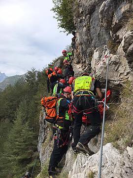 Ulls 1 - il Soccorso alpino di Longarone dona 1000 euro Ulls 1 - il Soccorso alpino di Longarone dona 1000 euro