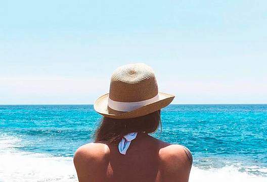 Donna al mare - (Foto 123RF)