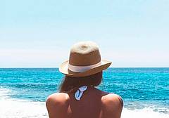 Donna al mare - (Foto 123RF) Donna al mare - (Foto 123RF)