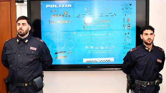I gioielli recuperati dalla polizia